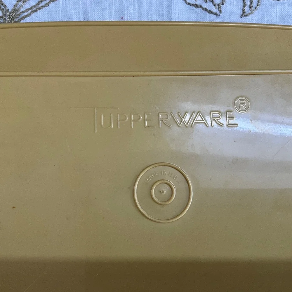 Vintage Tupperware Deviled Egg Carrier 723-2 Harvest Gold 16 Egg Tray with Lid
